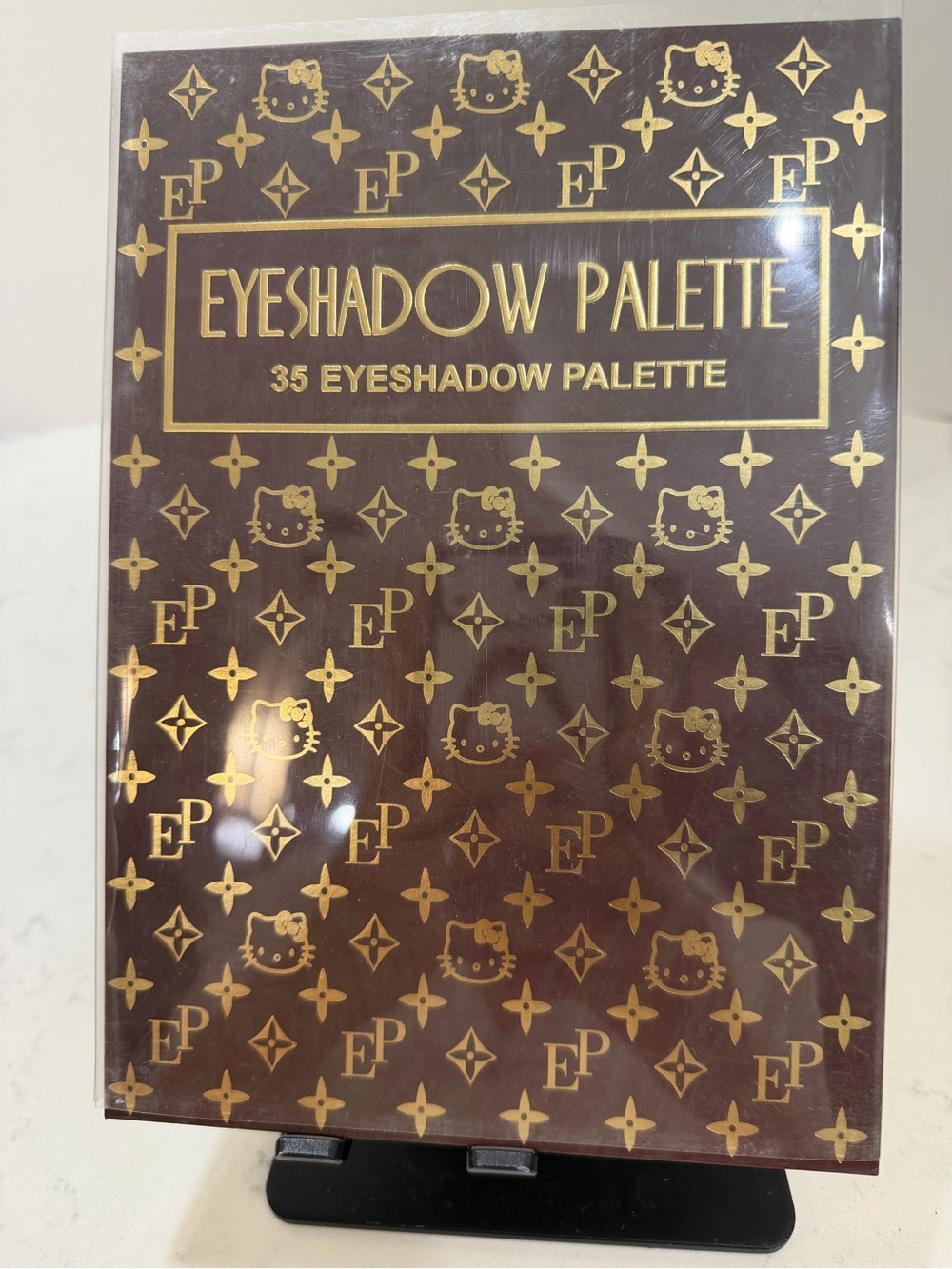 Sanrio Multicolor Eyeshadow Palette — Reds, Pinks, Purples, Browns, Oranges - Picture 4 of 7